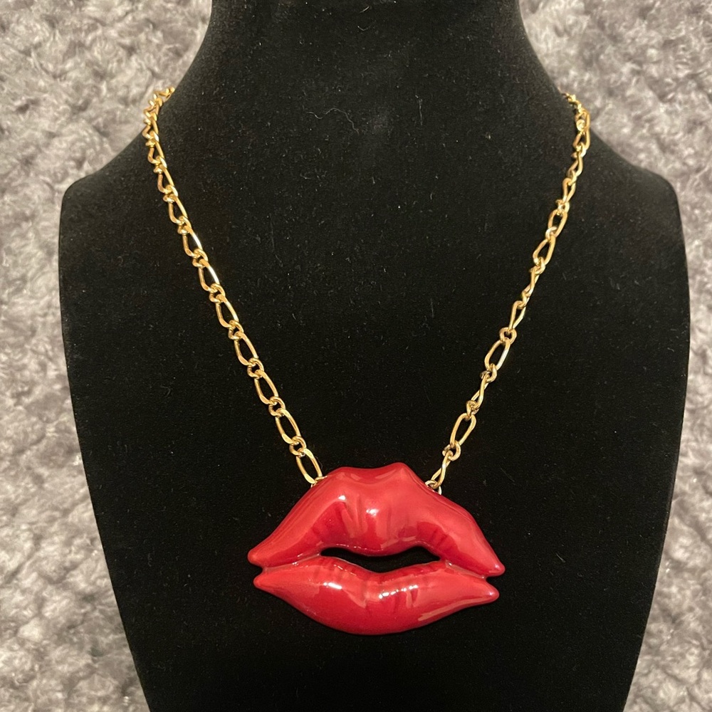 **SOLD**Vintage Love Janice Metal Kiss Red Lips Gold Chain Necklace